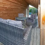 2 Bedroom Lovely In Holiday home *